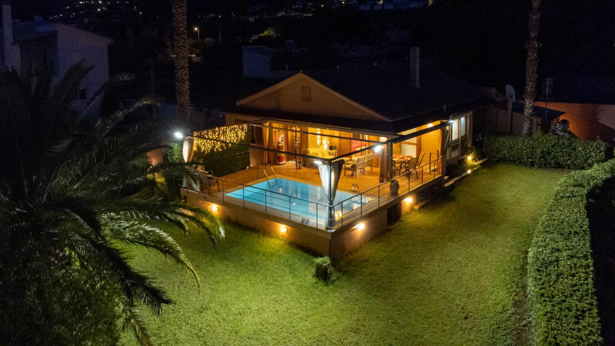 Cozy Small Smart Villa With Private Pool Mikri Mantineia กาลามาตา ภายนอก รูปภาพ